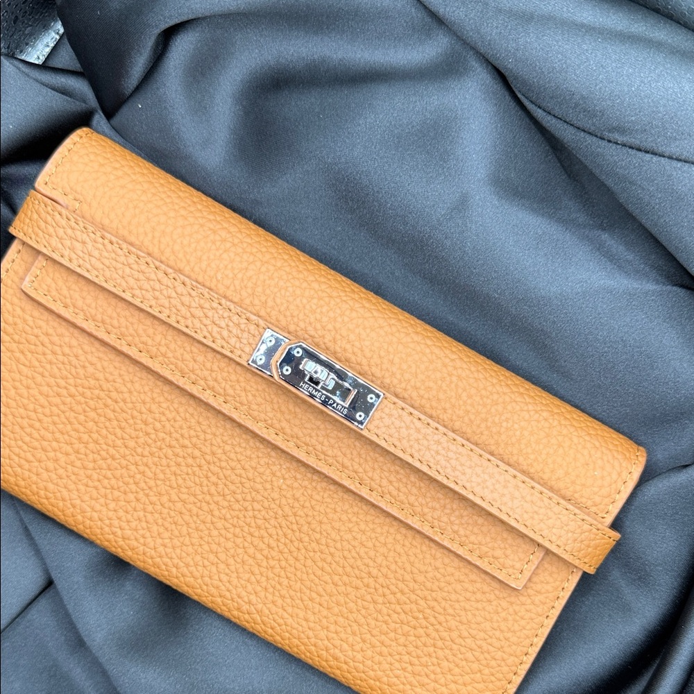 Tan Leather Women's wallet